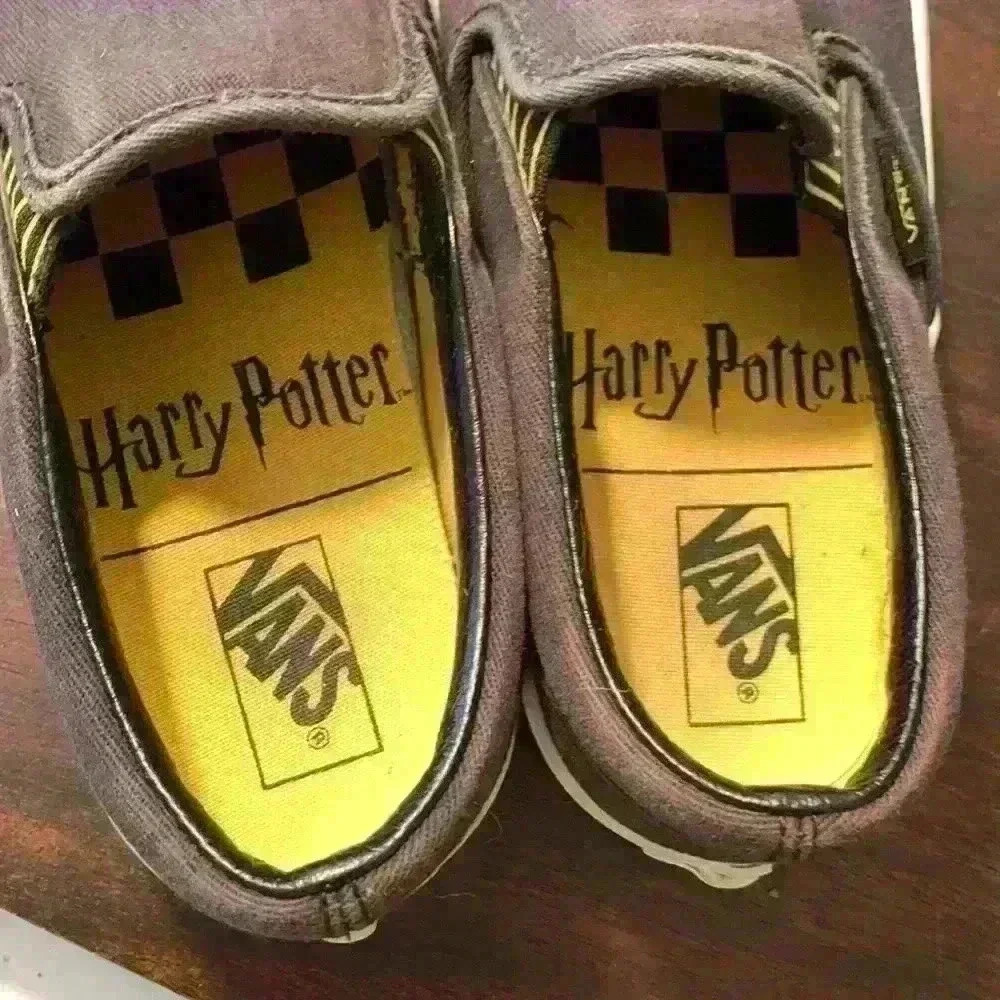 Harry Potter Hufflepuff Vans - Picture 5 of 12